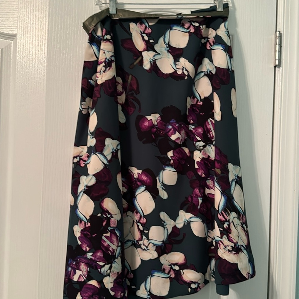 Banana Republic midi skirt, size 10, purple flower print on green background
